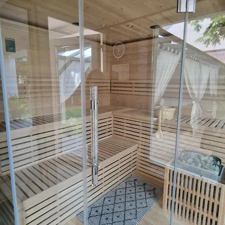 Eden Pihenohaz דירה