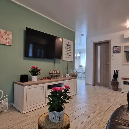 Eden Pihenohaz דירה *