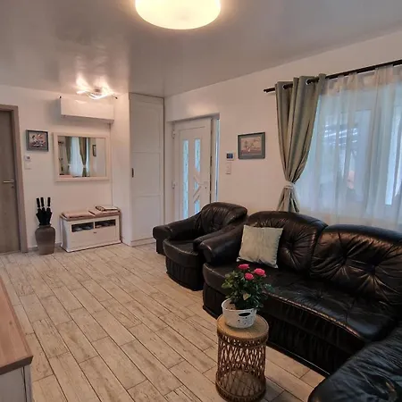 Eden Pihenohaz דירה