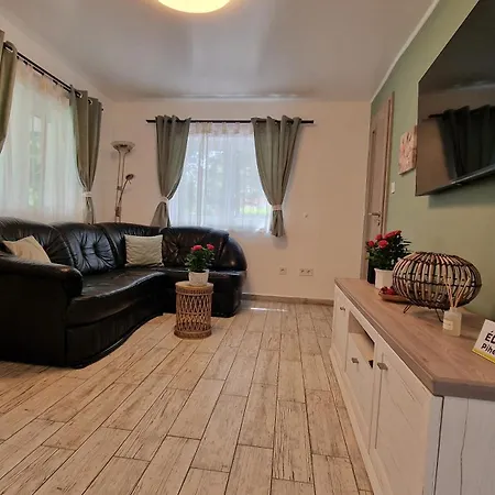 Eden Pihenohaz דירה Veresegyház